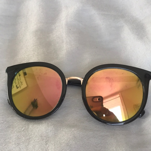 Black sunglasses - Picture 3 of 3